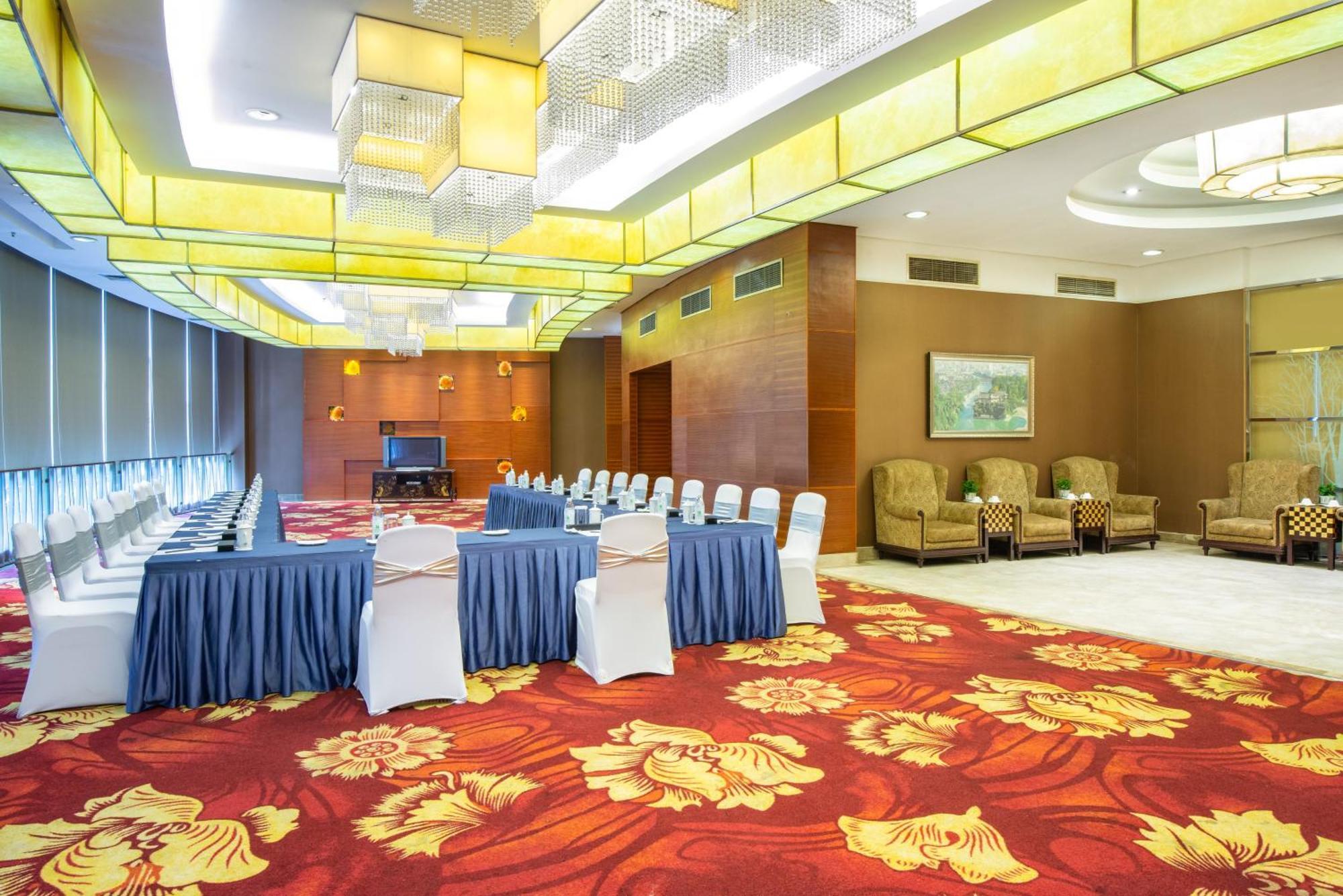 Holiday Inn Chengdu Century City-Westtower Exteriör bild