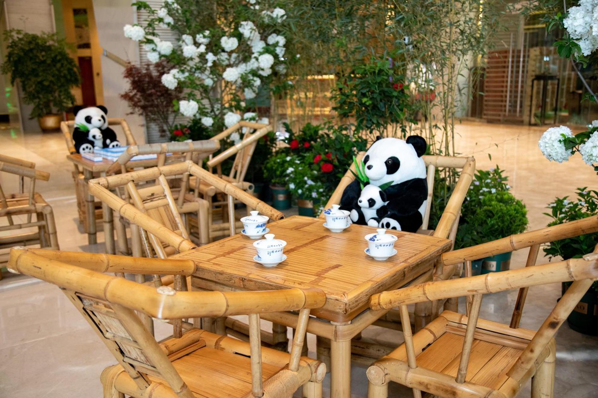 Holiday Inn Chengdu Century City-Westtower Exteriör bild