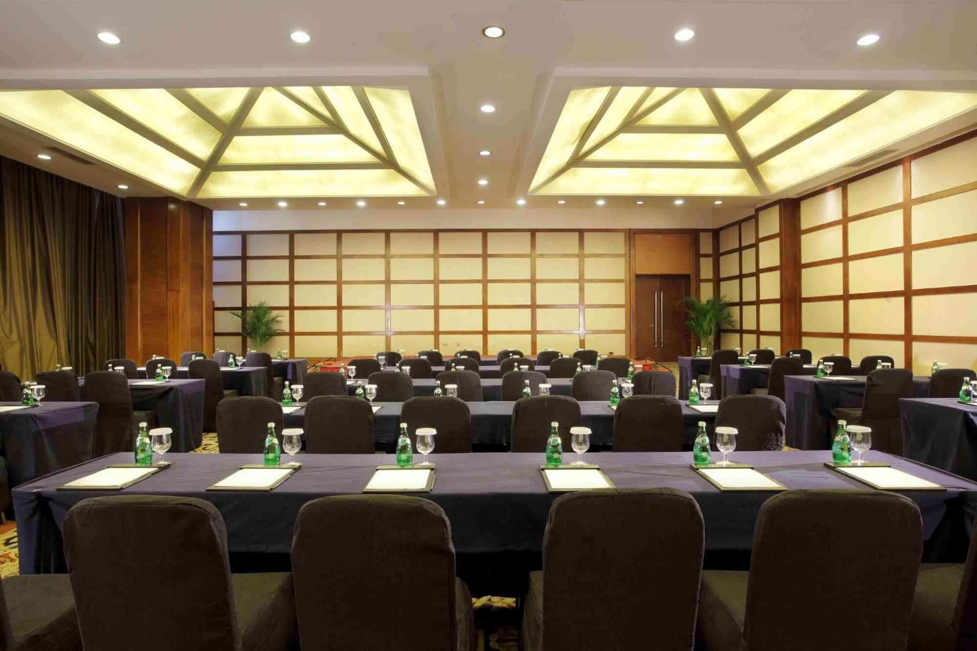 Holiday Inn Chengdu Century City-Westtower Exteriör bild