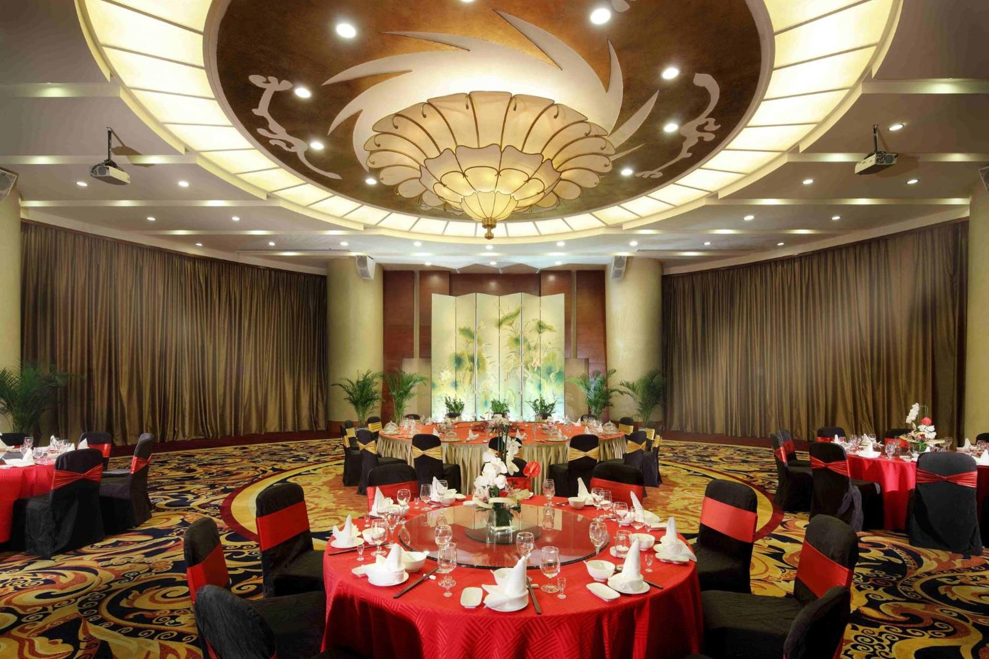Holiday Inn Chengdu Century City-Westtower Exteriör bild